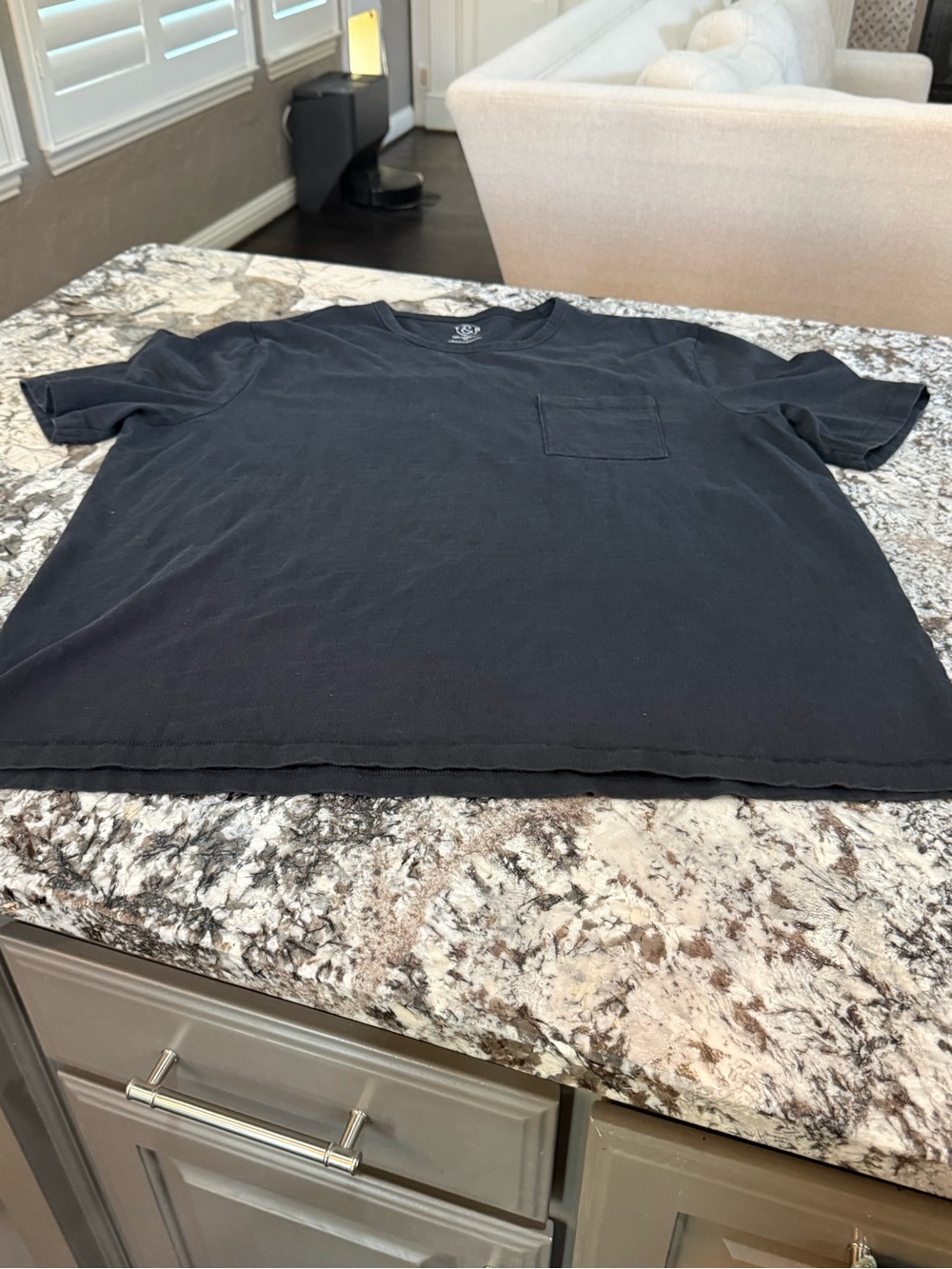 Men's Black Short-Sleeve Pocket Tee